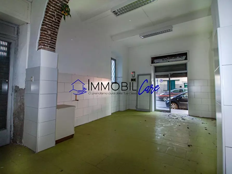 Immagine 4 di Magazzino in vendita  a Livorno