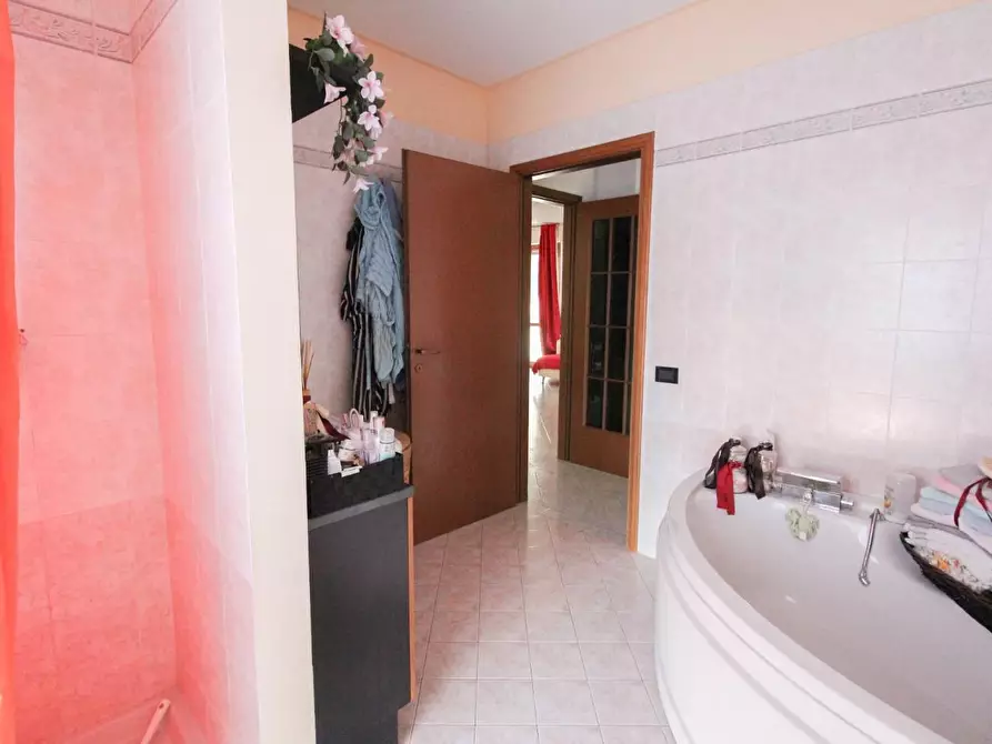 Immagine 17 di Appartamento in vendita  a Cascina