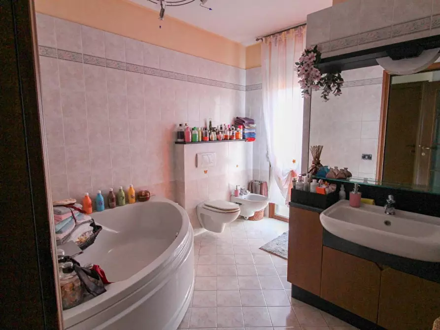 Immagine 15 di Appartamento in vendita  a Cascina