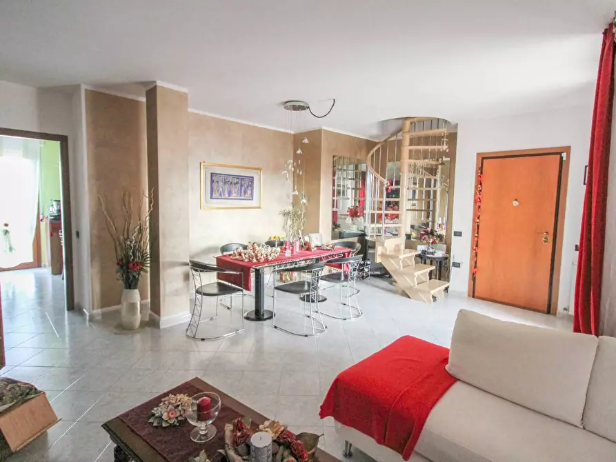 Immagine 1 di Appartamento in vendita  a Cascina