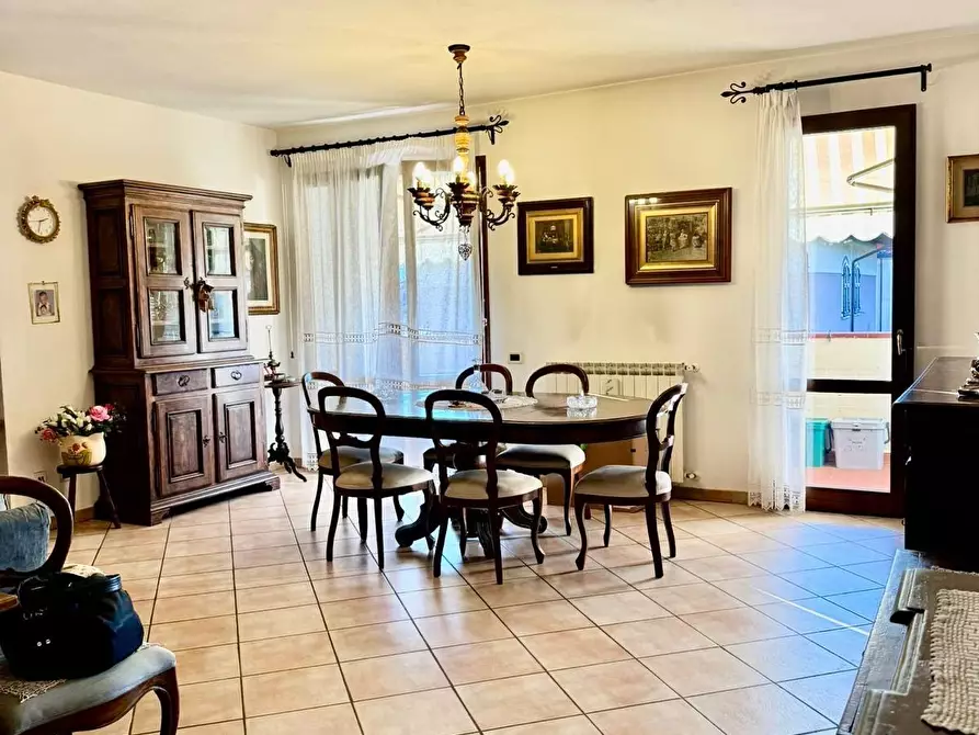 Immagine 3 di Appartamento in vendita  a Carrara