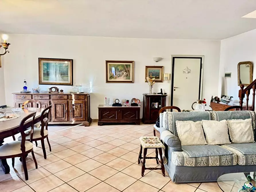 Immagine 2 di Appartamento in vendita  a Carrara