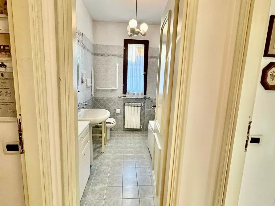 Immagine 10 di Appartamento in vendita  a Carrara