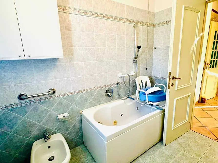 Immagine 9 di Appartamento in vendita  a Carrara