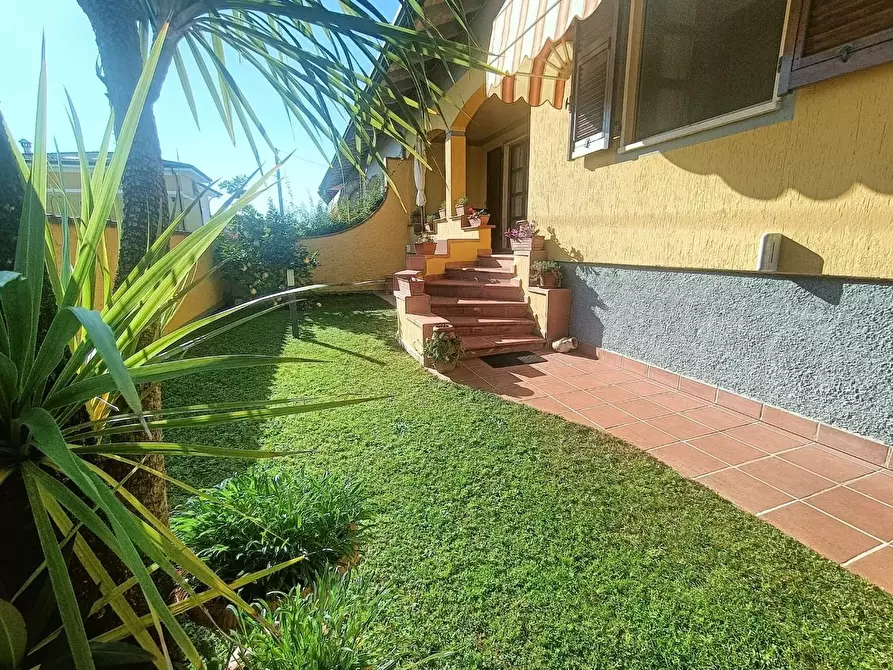 Immagine 11 di Casa bifamiliare in vendita  a Carrara