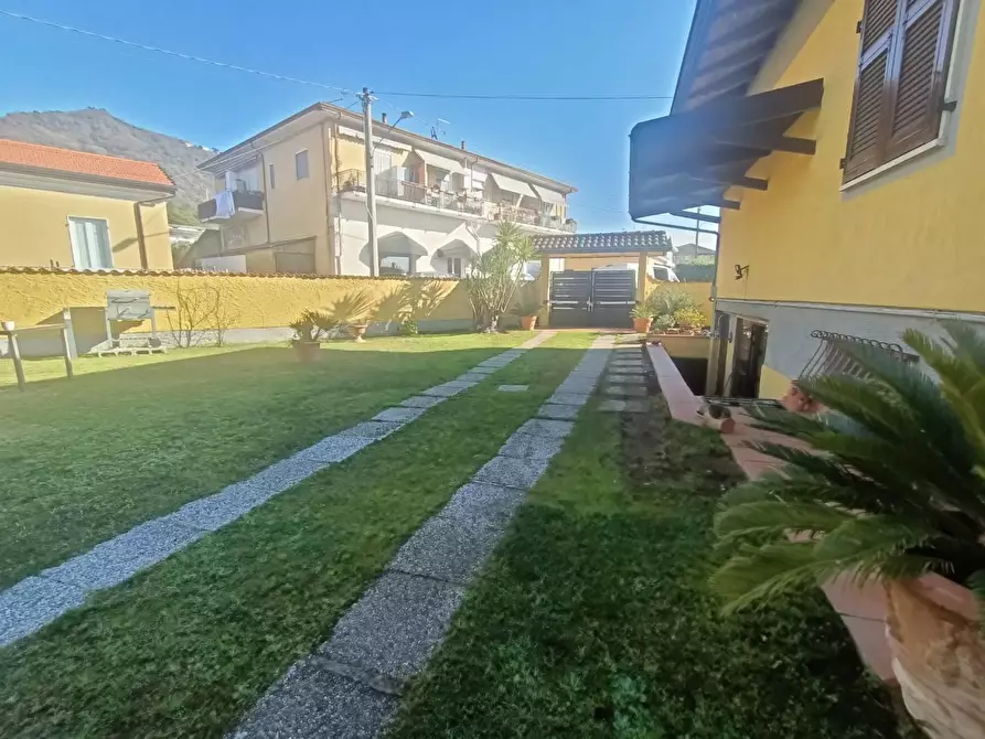 Immagine 4 di Casa bifamiliare in vendita  a Carrara