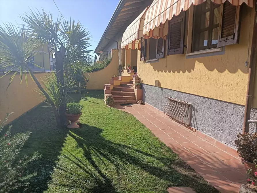 Immagine 12 di Casa bifamiliare in vendita  a Carrara