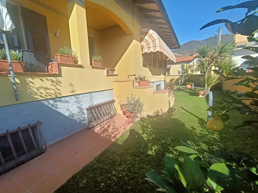 Immagine 3 di Casa bifamiliare in vendita  a Carrara