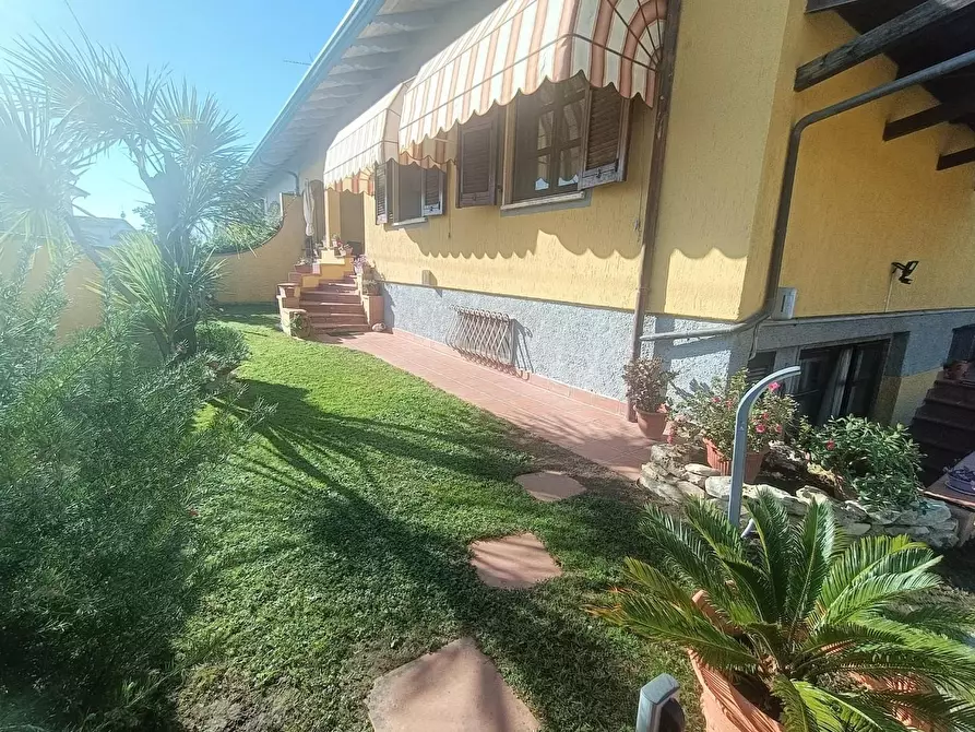 Immagine 6 di Casa bifamiliare in vendita  a Carrara