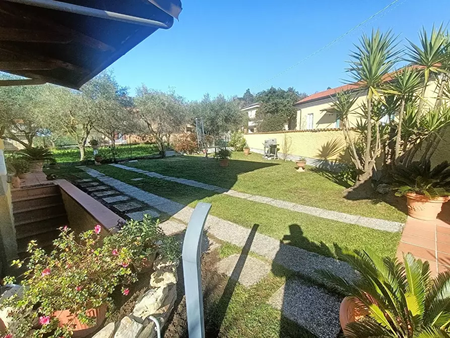 Immagine 1 di Casa bifamiliare in vendita  a Carrara