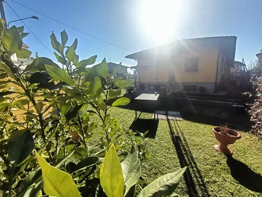 Immagine 9 di Casa bifamiliare in vendita  a Carrara