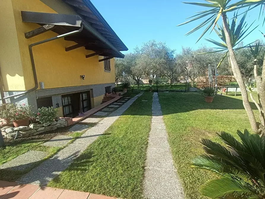 Immagine 10 di Casa bifamiliare in vendita  a Carrara