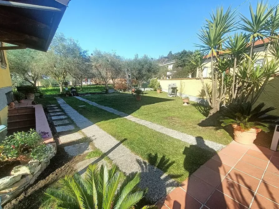 Immagine 15 di Casa bifamiliare in vendita  a Carrara