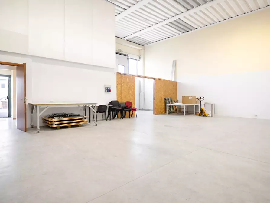 Immagine 8 di Attività artigianale in vendita  a Vicopisano