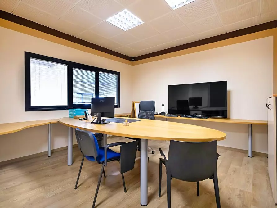 Immagine 21 di Attività artigianale in vendita  a Vicopisano