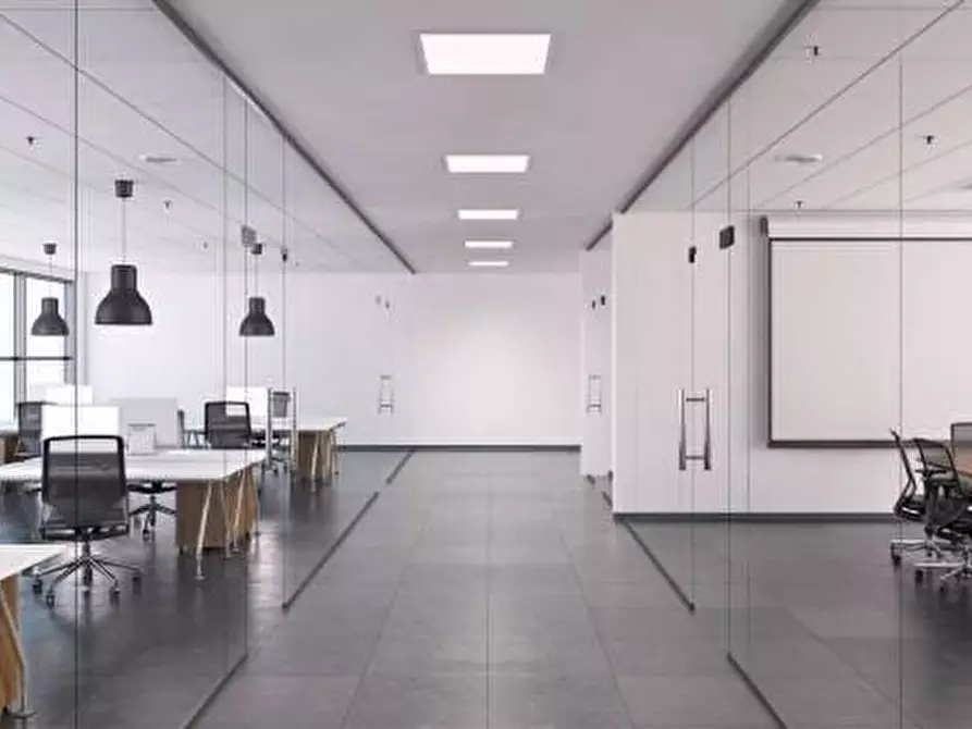 Immagine 5 di Capannone industriale in vendita  a Livorno