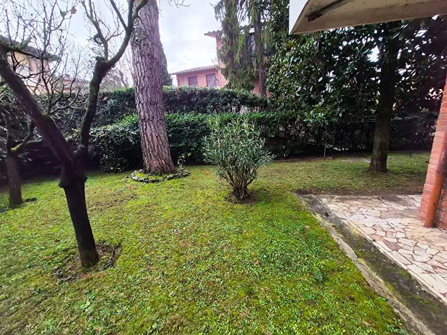 Immagine 2 di Appartamento in vendita  a Siena