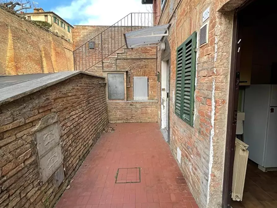 Immagine 7 di Appartamento in vendita  a Siena