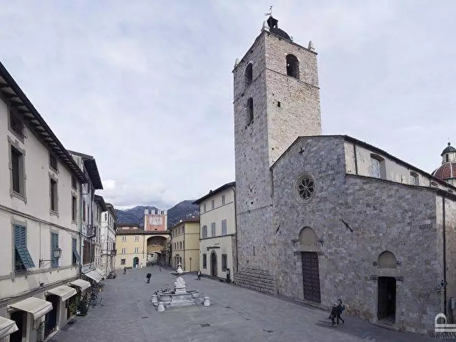 Immagine 11 di Capannone industriale in vendita  a Camaiore