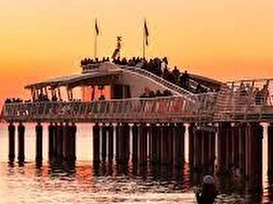 Immagine 4 di Capannone industriale in vendita  a Camaiore