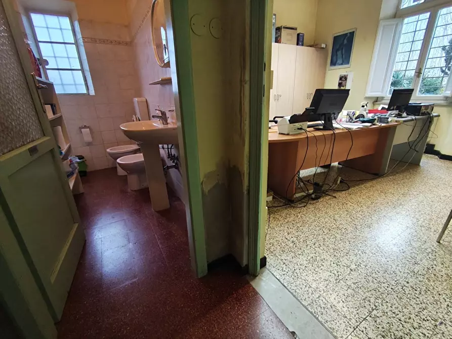 Immagine 4 di Casa indipendente in vendita  a Lucca