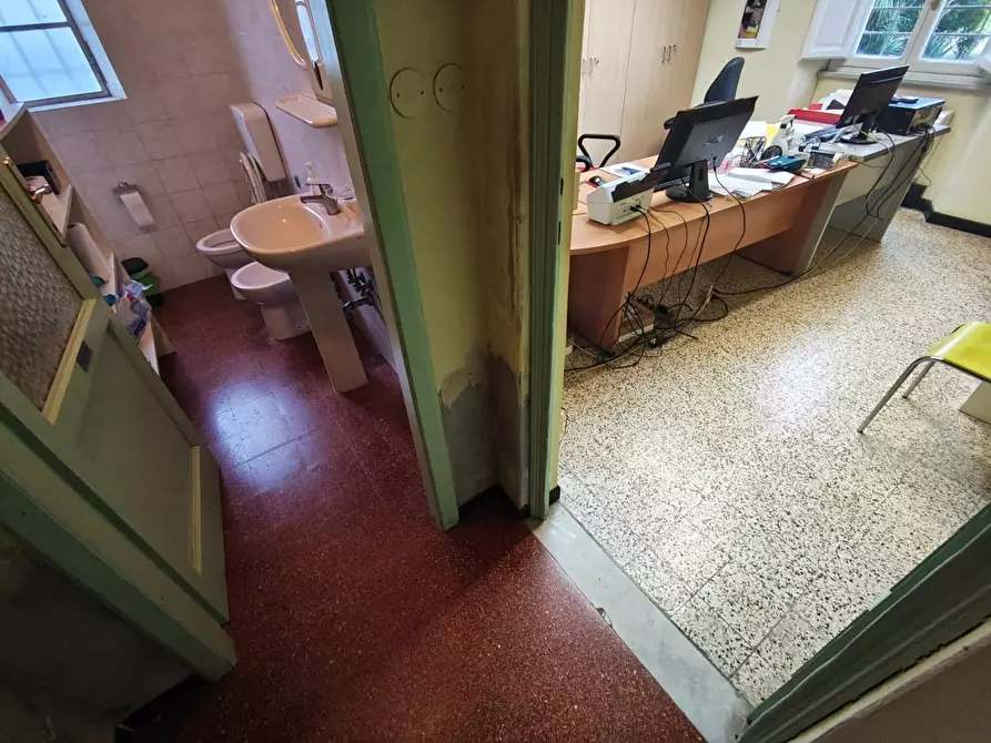 Immagine 5 di Casa indipendente in vendita  a Lucca