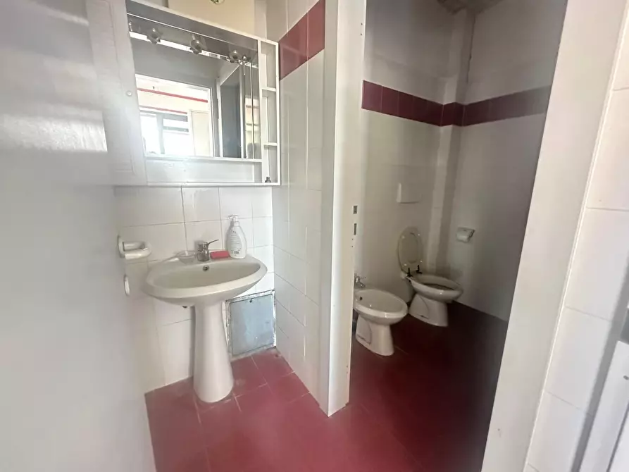 Immagine 2 di Locale commerciale in vendita  a Porcari