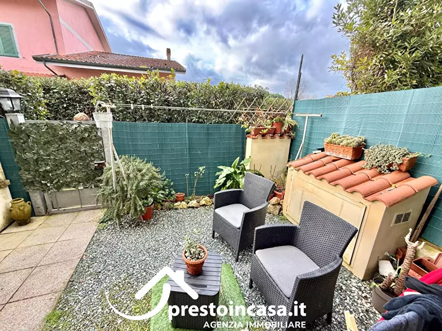 Immagine 47 di Villetta a schiera in vendita  a Forte Dei Marmi