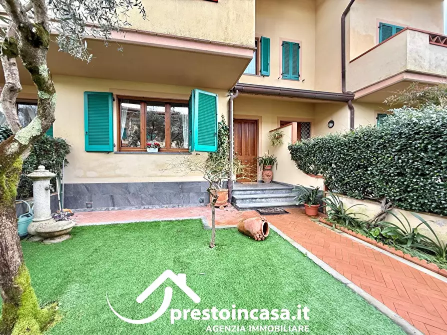 Immagine 45 di Villetta a schiera in vendita  a Forte Dei Marmi