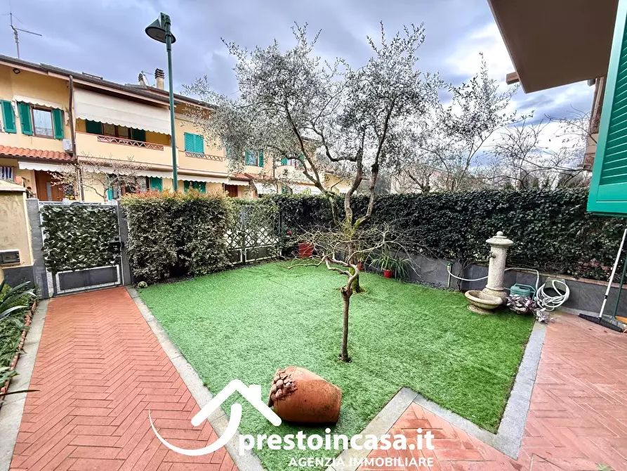 Immagine 44 di Villetta a schiera in vendita  a Forte Dei Marmi