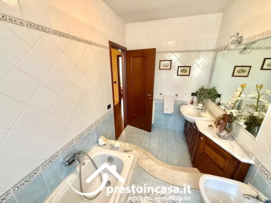 Immagine 37 di Villetta a schiera in vendita  a Forte Dei Marmi