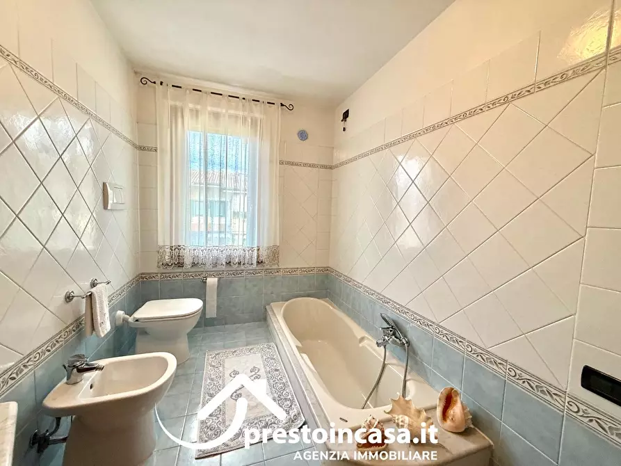 Immagine 35 di Villetta a schiera in vendita  a Forte Dei Marmi