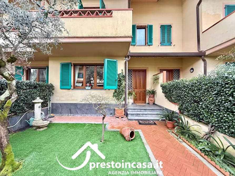 Immagine 41 di Villetta a schiera in vendita  a Forte Dei Marmi