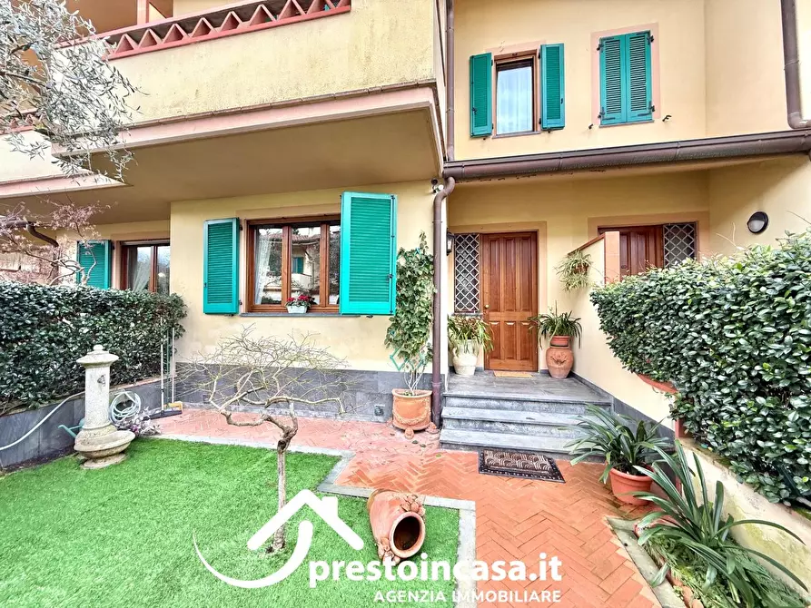 Immagine 42 di Villetta a schiera in vendita  a Forte Dei Marmi