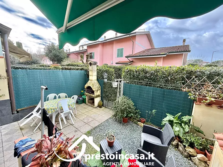 Immagine 46 di Villetta a schiera in vendita  a Forte Dei Marmi