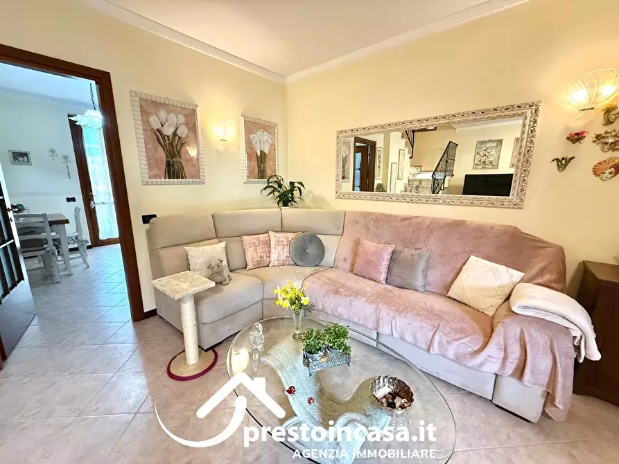 Immagine 2 di Villetta a schiera in vendita  a Forte Dei Marmi