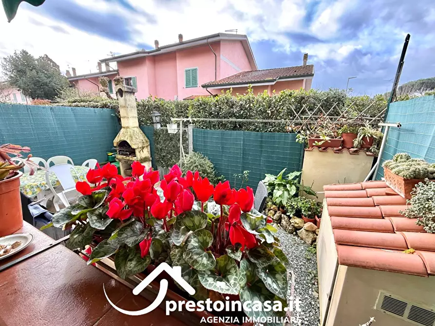 Immagine 48 di Villetta a schiera in vendita  a Forte Dei Marmi