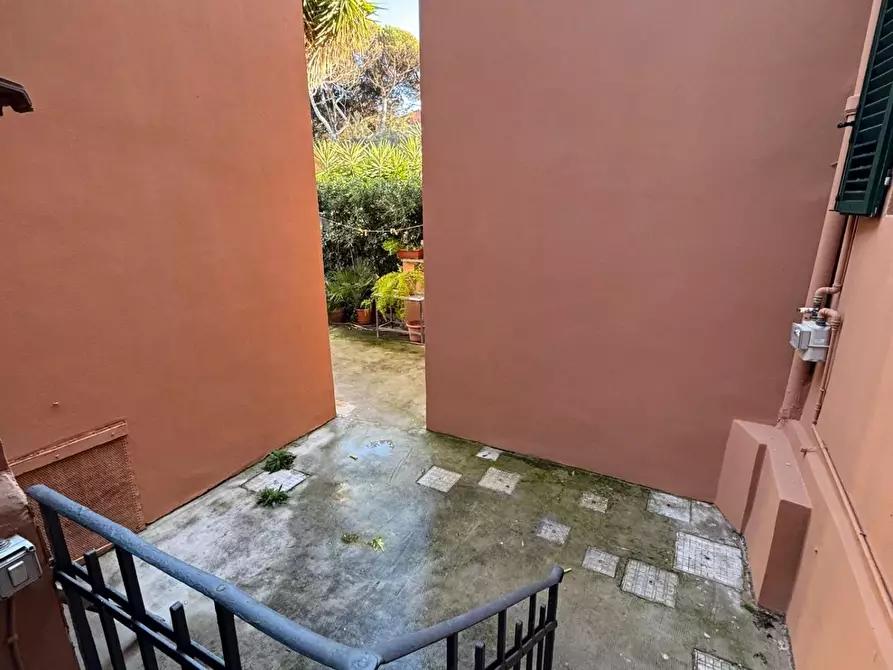 Immagine 11 di Appartamento in vendita  a Pisa