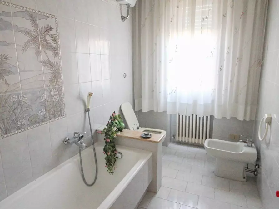 Immagine 15 di Villa in vendita  a Cascina