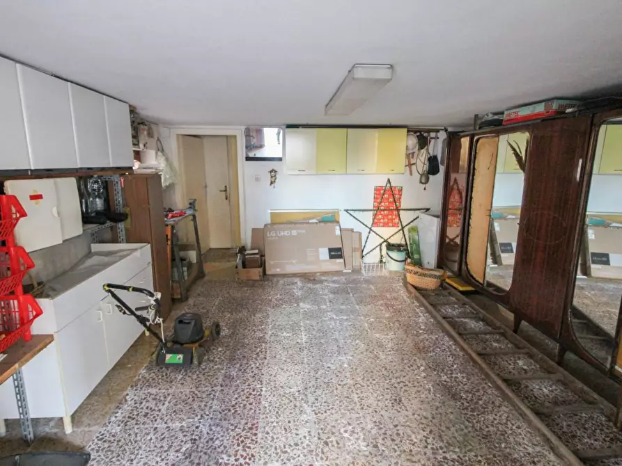 Immagine 27 di Villa in vendita  a Cascina