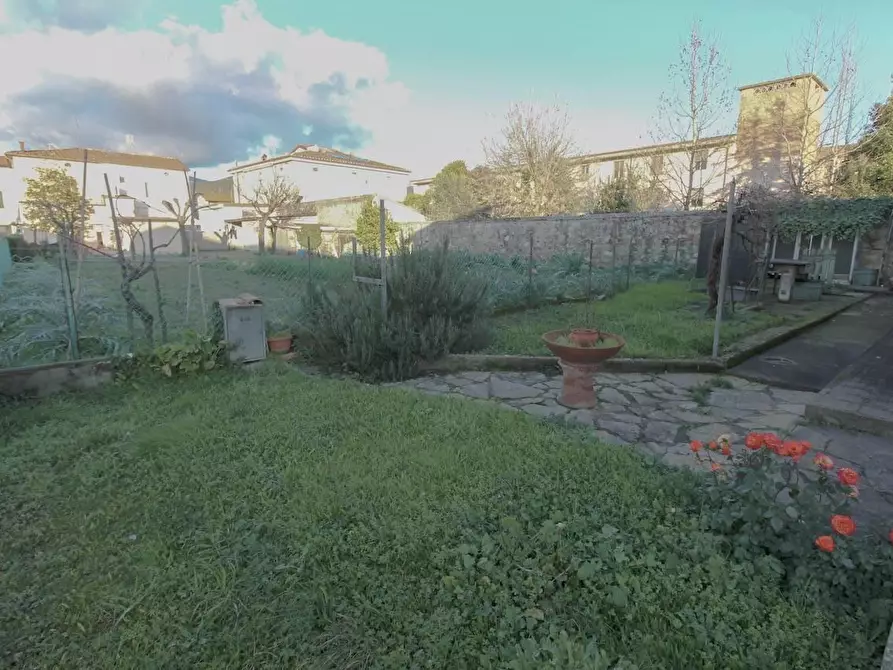 Immagine 21 di Villa in vendita  a Cascina