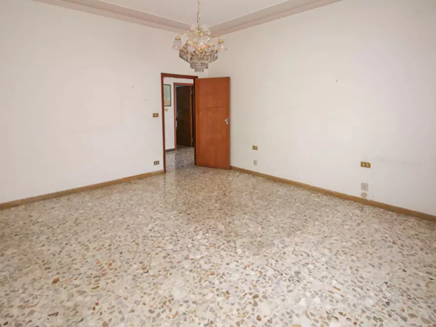 Immagine 12 di Villa in vendita  a Cascina