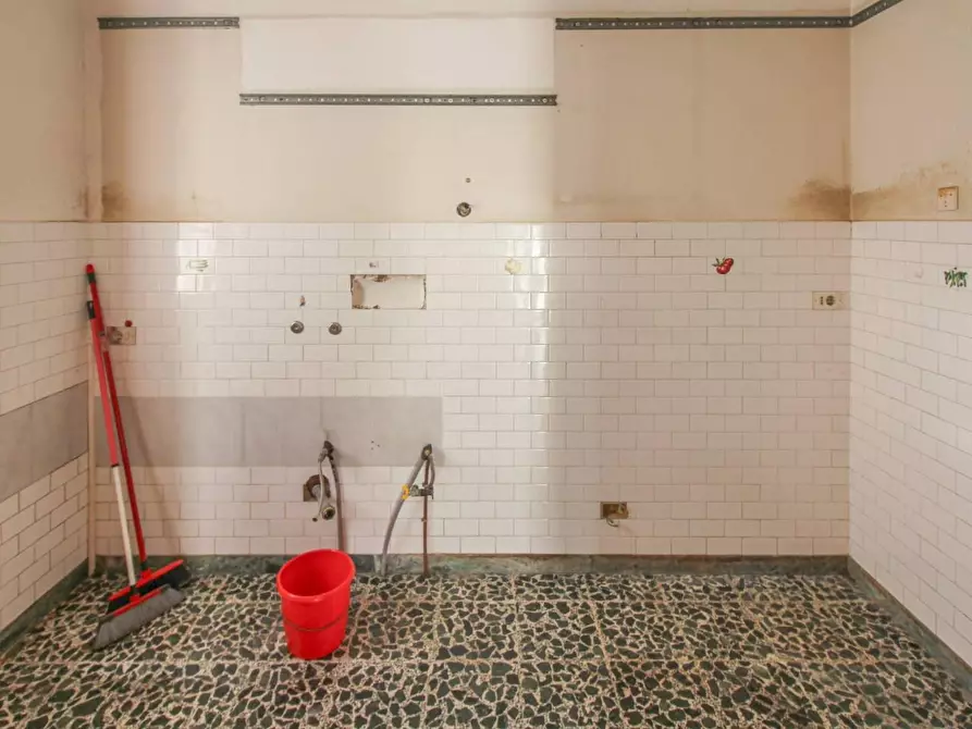 Immagine 5 di Villa in vendita  a Cascina