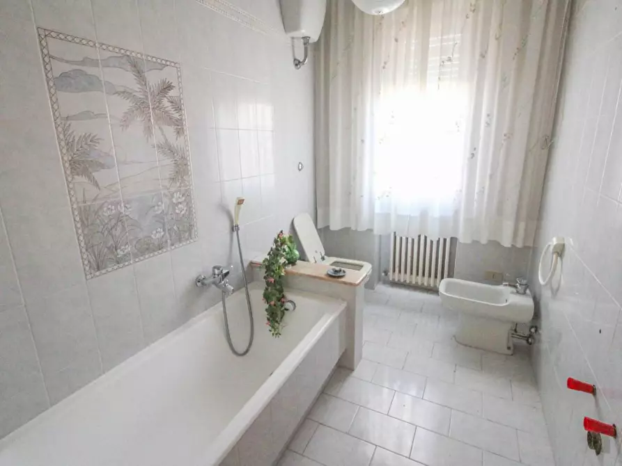 Immagine 14 di Villa in vendita  a Cascina