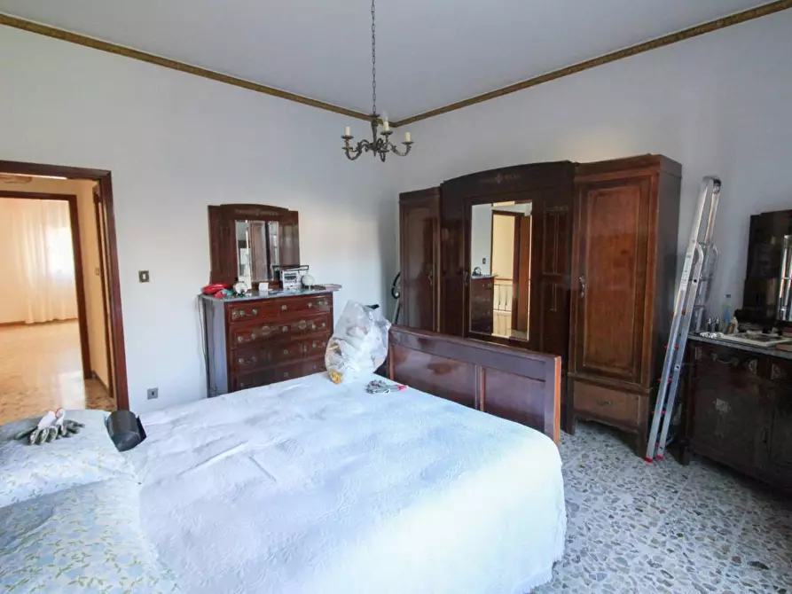 Immagine 17 di Villa in vendita  a Cascina