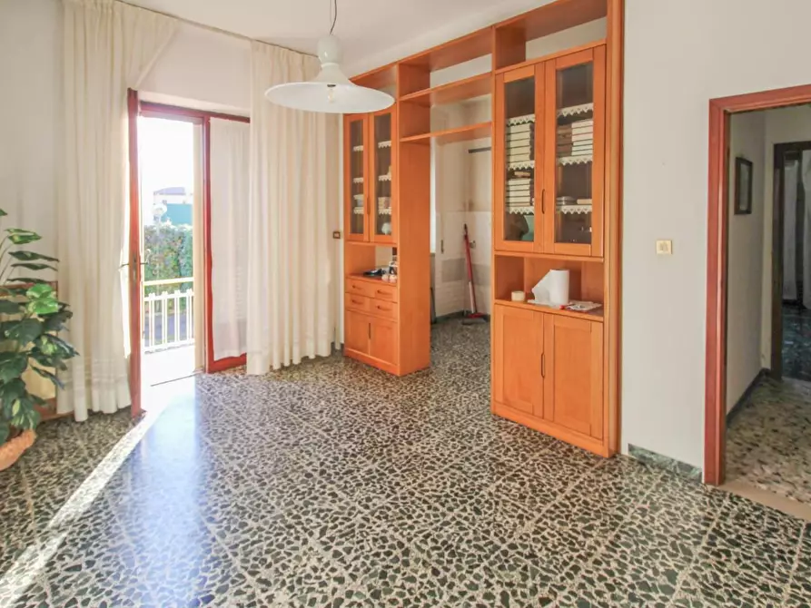 Immagine 2 di Villa in vendita  a Cascina