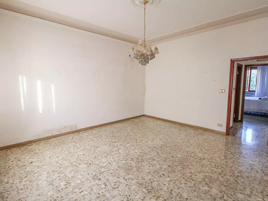 Immagine 11 di Villa in vendita  a Cascina