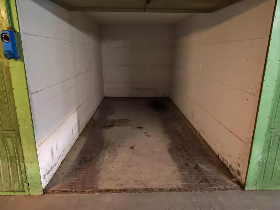 Immagine 11 di Garage in vendita  a Chiavari