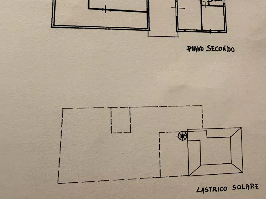 Immagine 11 di Mansarda in vendita  a Viareggio