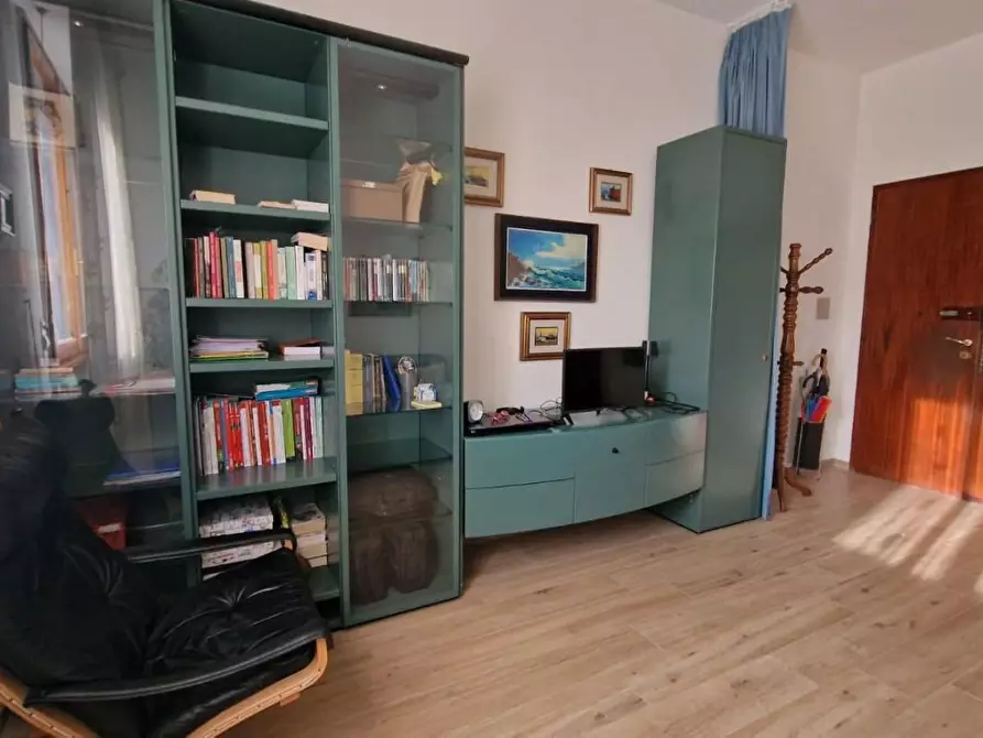 Immagine 10 di Appartamento in vendita  a Viareggio